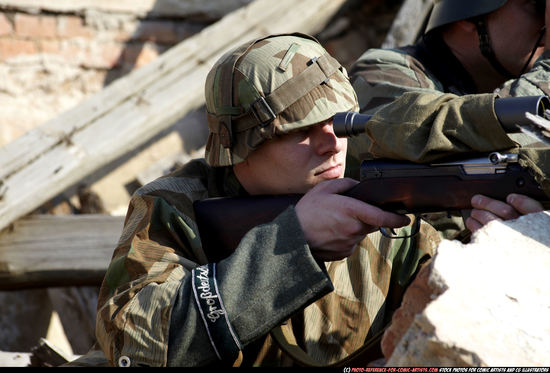 Adult Average White Neutral Kneeling poses Army Men