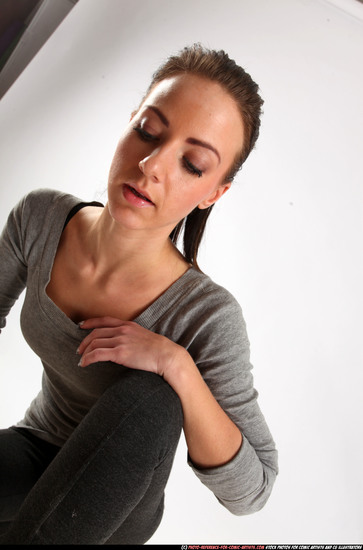 Woman Young Athletic White Neutral Kneeling poses Casual