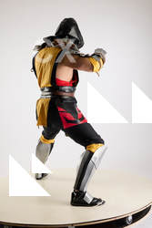 Yelvik Cosplay Scorpion Fighting Pose Dagger 05