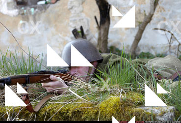 ww1-infantry-laying-rifle