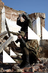 ww2-unit-in-cover-observing3