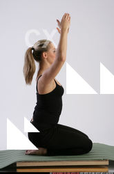 MONICCA_MONICCA PILATES-POSE1