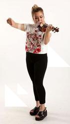 kayaa-standing-playing-violin