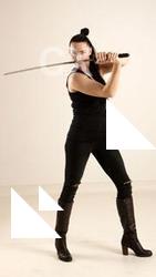 claudia-katana-defend-pose