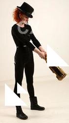 victoria-steampunk-blaster-rifle-aiming-pose3