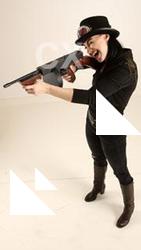 claudia-steampunk-tommygun-shooting
