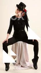 victoria-steampunk-sitting-idle 