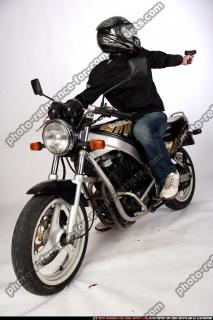 JANISONE BIKER SHOOTING BACK PISTOL 04.JPG