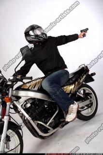 JANISONE BIKER SHOOTING BACK PISTOL 03.JPG