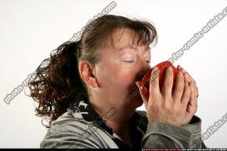 2009 04 OLDWOMAN FE DRINKING2 01.jpg