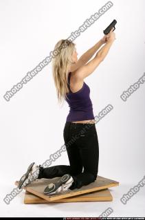 2009 05 LUISIANNA KNEELING SHOOTING UP 05 B.jpg