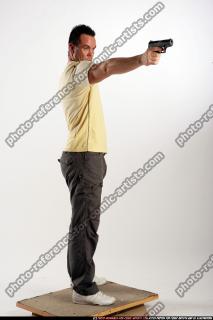 2009 06 JOHNNY PISTOL POSE1 01 B.jpg