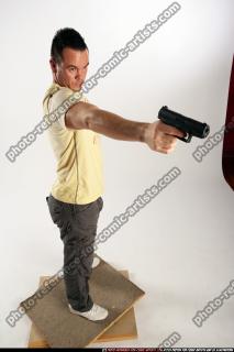 2009 06 JOHNNY PISTOL POSE1 01 A.jpg