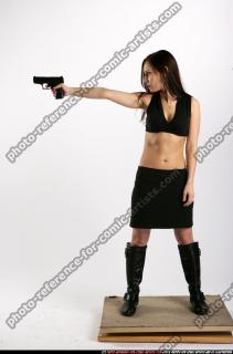 jessica-aiming-shooting-pistol