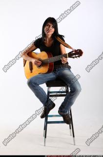 silvia-playing-guitar