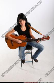 silvia-playing-guitar