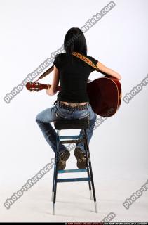 silvia-playing-guitar