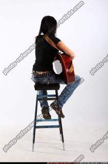 silvia-playing-guitar