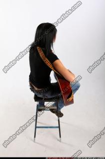 silvia-playing-guitar