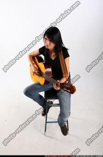 silvia-playing-guitar