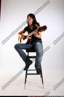 silvia-playing-guitar