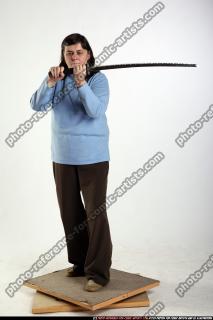 oldwoman-defend-pose-katana