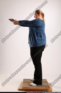 2010 07 BRITNEY STANDING AIMING PISTOL 02 B