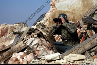 ww2-unit-in-cover-observing1