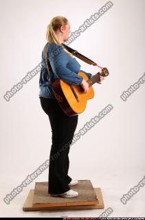 britney-playing-guitar