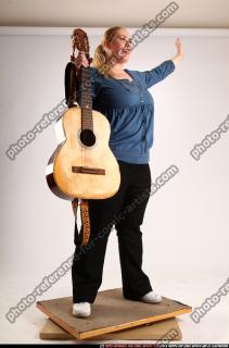 britney-guitar-singer-waving