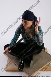 pirate-woman-sitting-pose2