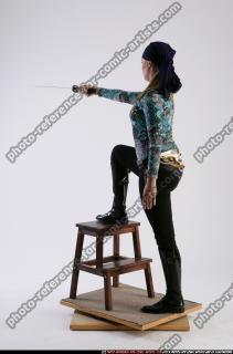 2011 03 PIRATE WOMAN POINTING SWORD 01