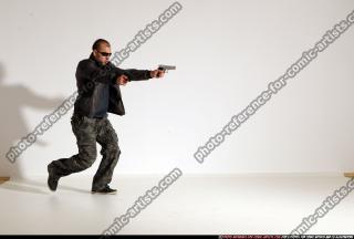 smax-streetfighter-dual-guns-pose1