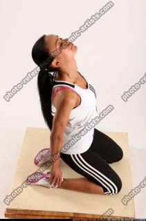 2014 11 KATERINE YOGA POSE3 00 A