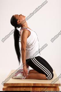 2014 11 KATERINE YOGA POSE3 00 B