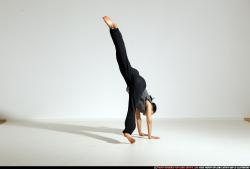 smax-angelica-dance-small-handstand