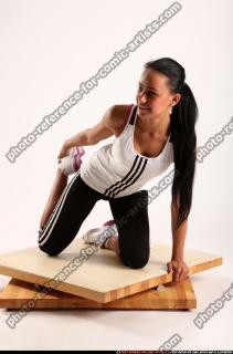 2014 11 KATERINE YOGA POSE4 01 B