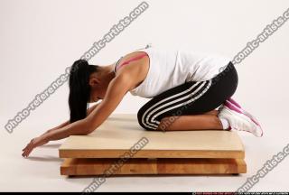 2014 12 KATERINE YOGA POSE5 04 B