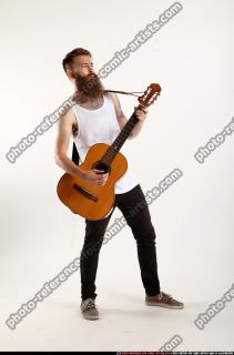 oscar-playing-guitar