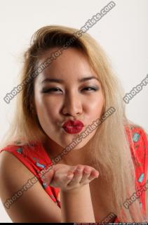 kaya-daily-pose3-kiss