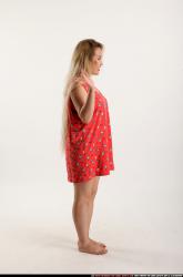 kayaa-daily-pose6-waveing