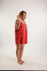 kayaa-daily-pose6-waveing