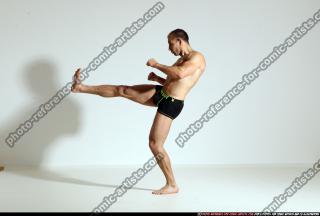 smax-streetfighter-front-kick