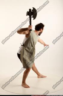 2016 07 WOLFF MEDIEVAL AXE POSE2 SMASH 05 B