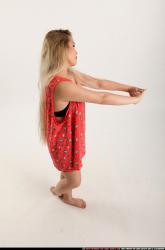 kaya-daily-pose8-stretching