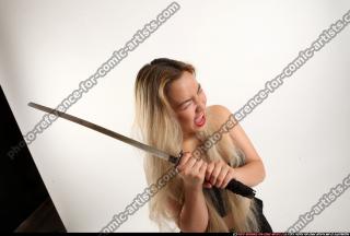 2016 11 KAYA KATANA POSE4 08