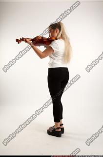 kayaa-standing-playing-violin