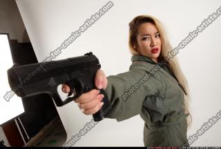 kayaa-uniform-aiming-pistol
