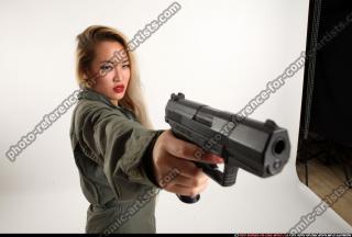 kayaa-uniform-aiming-pistol