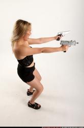 kayaa-shooting-uzi-pistol